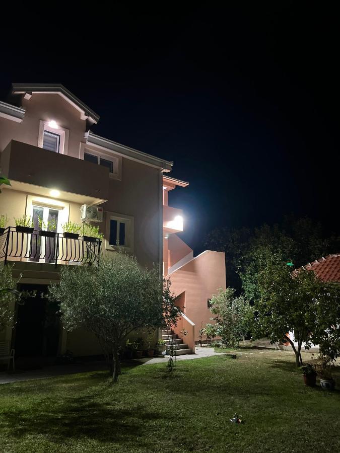 Apartments Two Olives Kotor Exteriör bild